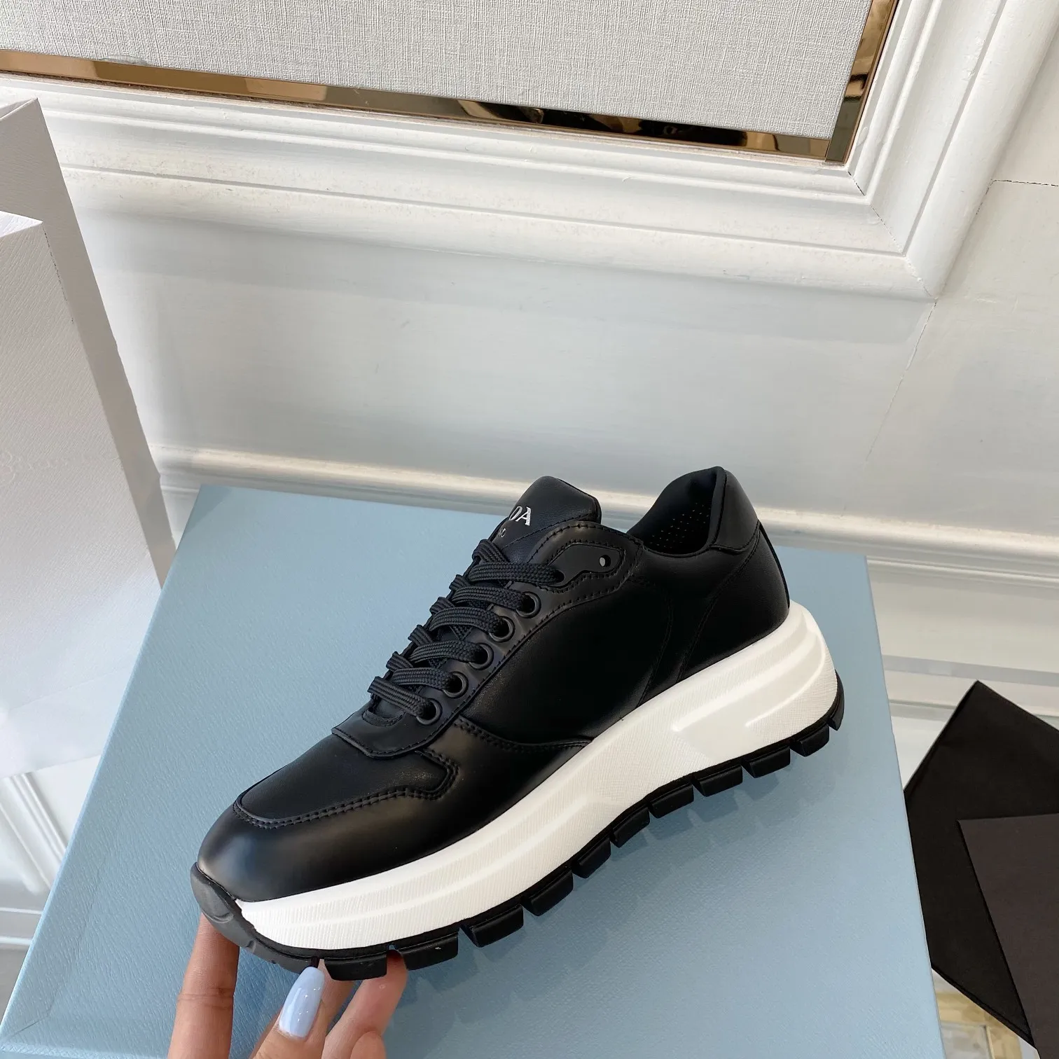 👟👟Ex-factory price 580👟👟 PRADA ²⁰²4 𝐬𝐬Prada’s new product comes with strength! ❣️Many Internet celebrities have the same style, fashionable and versatile nice items, original shoes are developed and purchased from Italian counters, and are reproduced 1:1 according to the original taste. This year’s theme is not to be defined, embodying texture through simplicity💛From thick-soled sneakers to zigzag short boots to 2024 flat shoes, everything reveals a sure-fire momentum...combining gentleness and handsomeness, the finishing touch for women❤️ The top-grade open-edge beaded cowhide with imported cowhide triangle logo is consistent with the original version, the wear-resistant and ultra-light two-color outsole, and the sheepskin lining are breathable and comfortable. ⚛Size: Women's 34-40 ⚛Size: Men's 39-45 Original packaging accessories. ⚛